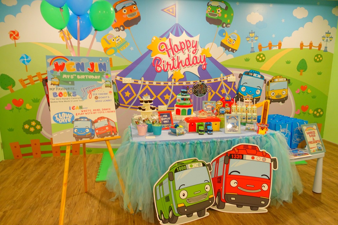 A birthday party set up for a boy. Blue and Green predominant colors! 