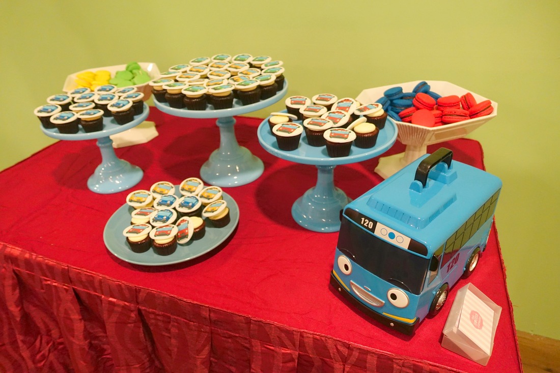 A cute dessert table setup with Tayo bus themed macarons and cupcakes! 