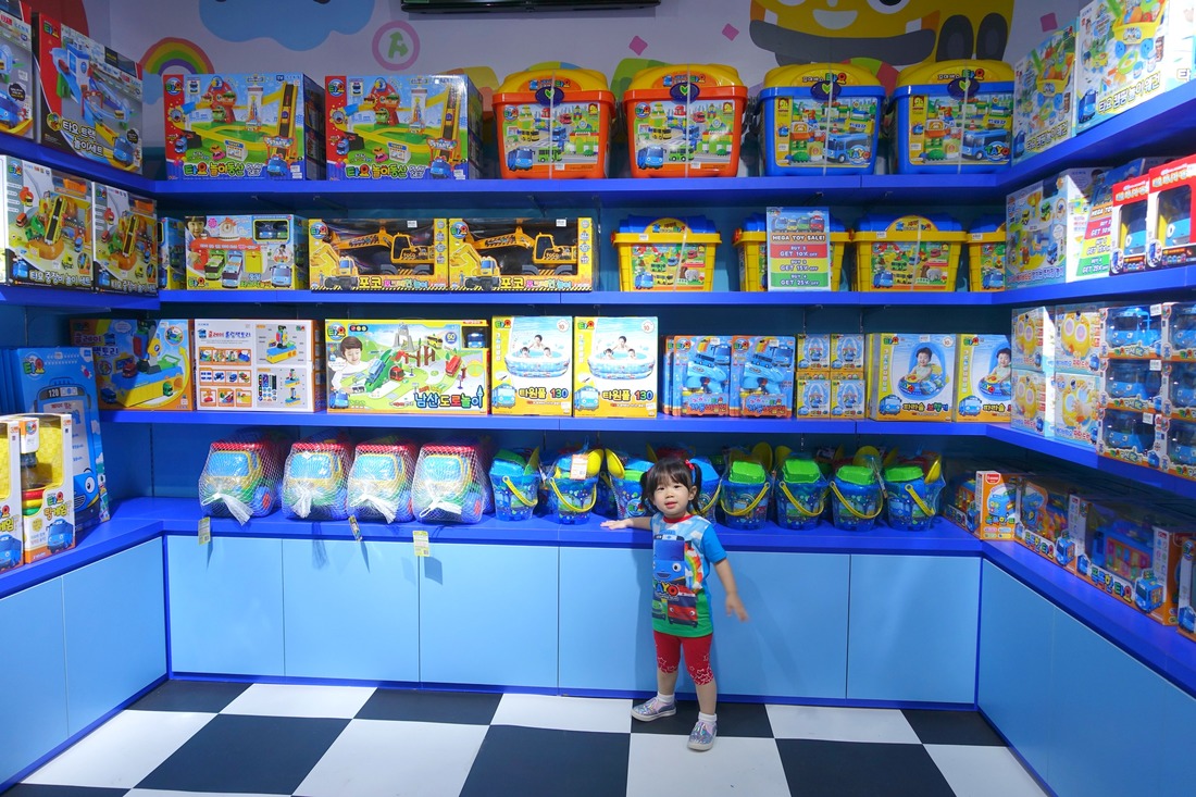 A kid's wonderland! Hmm, which toy should I bring home today? 