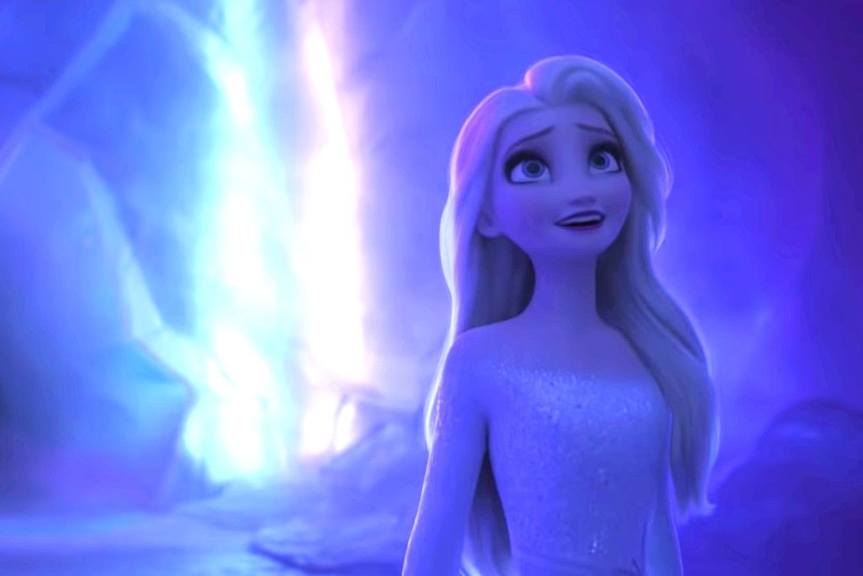 The design in this movie was awesome. Elsa's new outfit, hairstyle, mount and all were so breathtaking! 