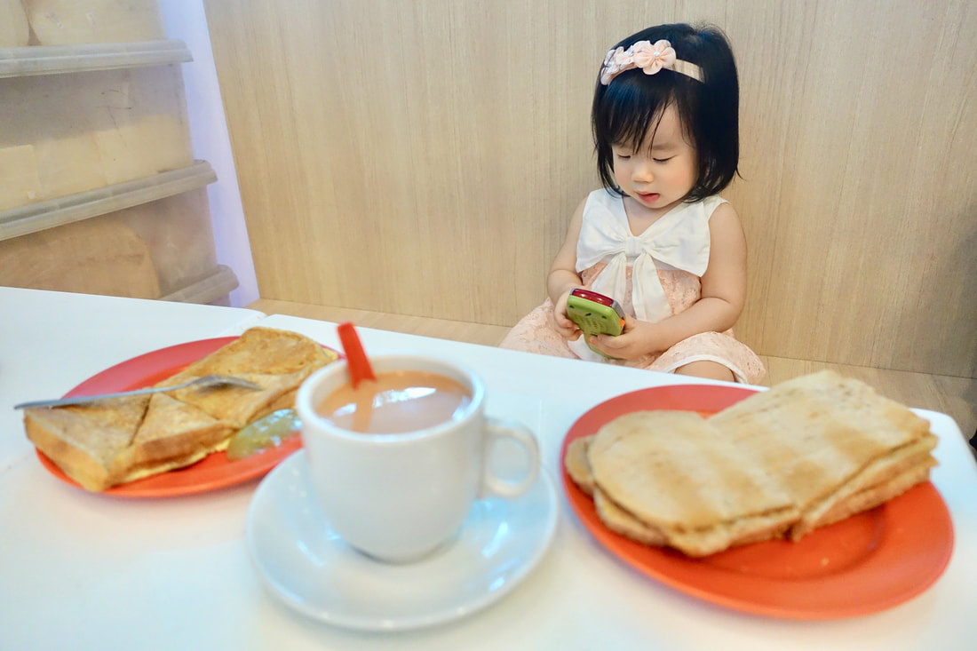 You are reading: 10 Toys to Keep Toddler Busy at Restaurant without Taking Out the iPad.