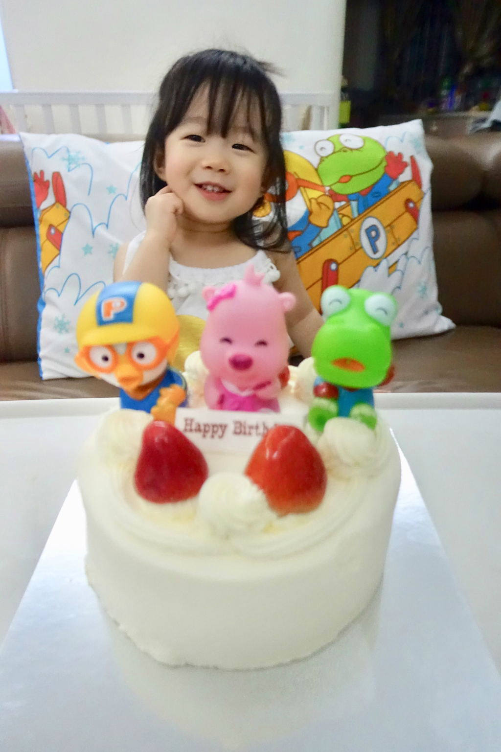 The Pororo bath toys can even double up as birthday cake toppers which is exactly what we did for Mae's 2nd birthday, haha! 